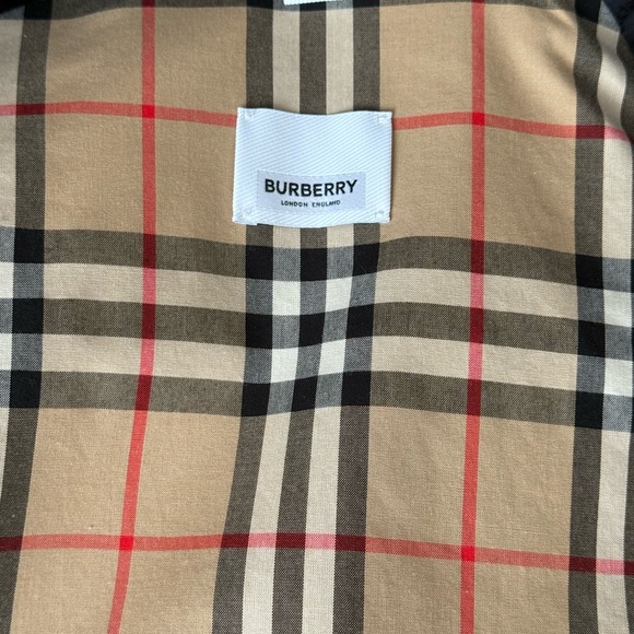 Like new Burberry trench coat - Picture 3 of 5